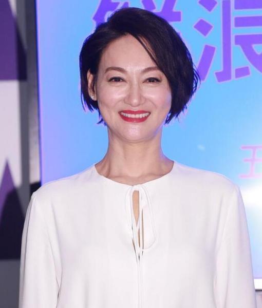 60岁惠英红近况面色暗黄脸颊凹陷脖子皮肤凹凸暴露真实年龄