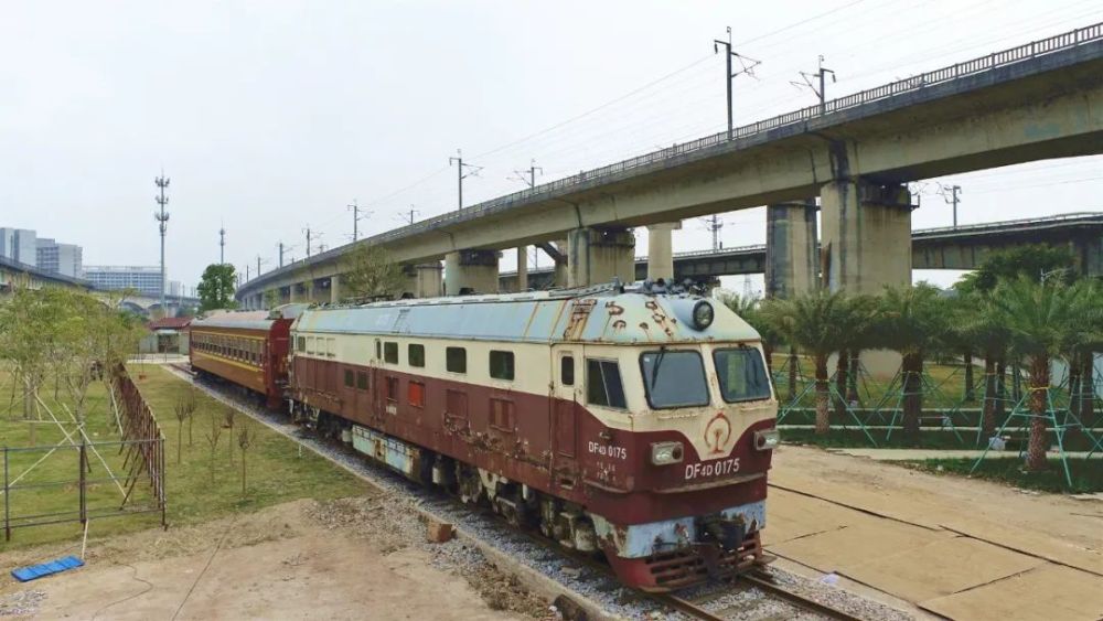 红皮,绿皮火车头深夜开进桂城街头,原来是……_腾讯新闻