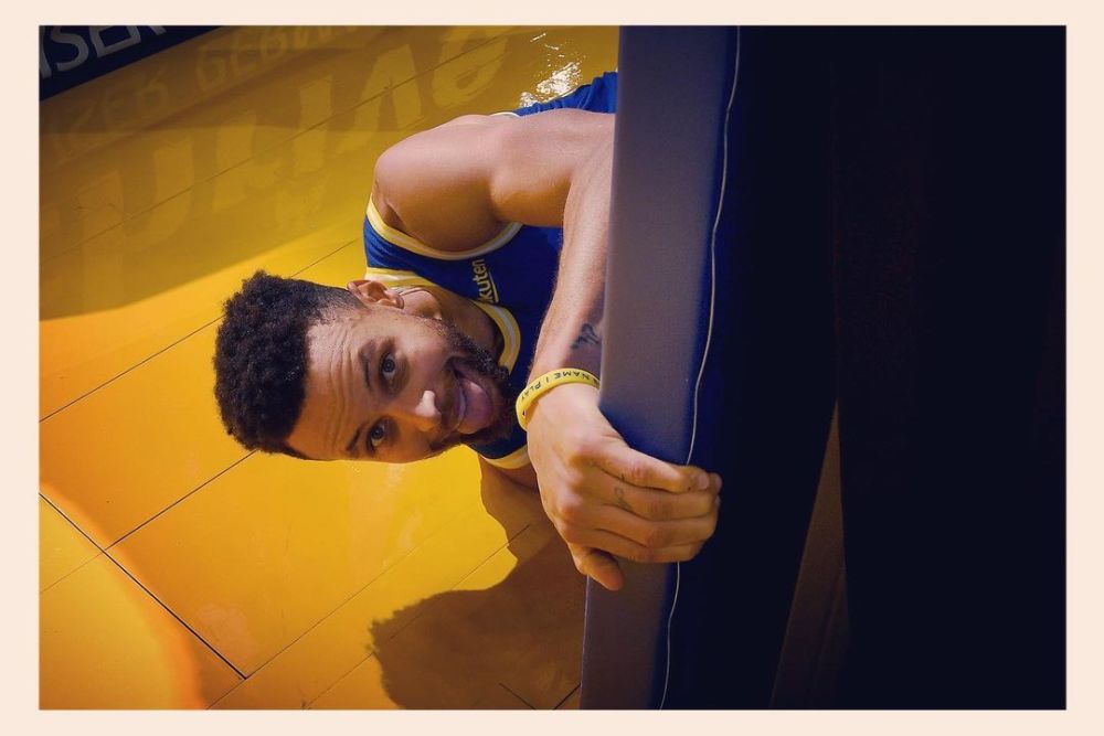 库里上篮以后做鬼脸全过程高清图,摄影师每一帧都抓拍到了._腾讯新闻