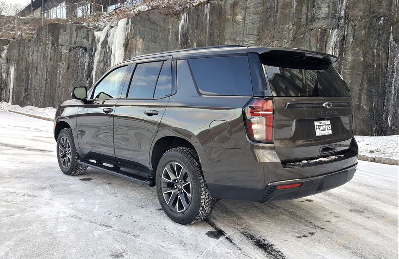 2021年雪佛兰tahoe z71:更大的车身但价格还不如买凯迪拉克