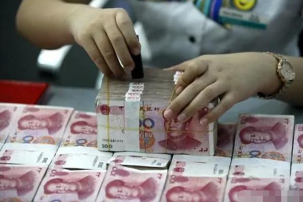 银行取完钱后需要再数一遍吗 你一直做错了 抓紧看下正确做法 银行 假币