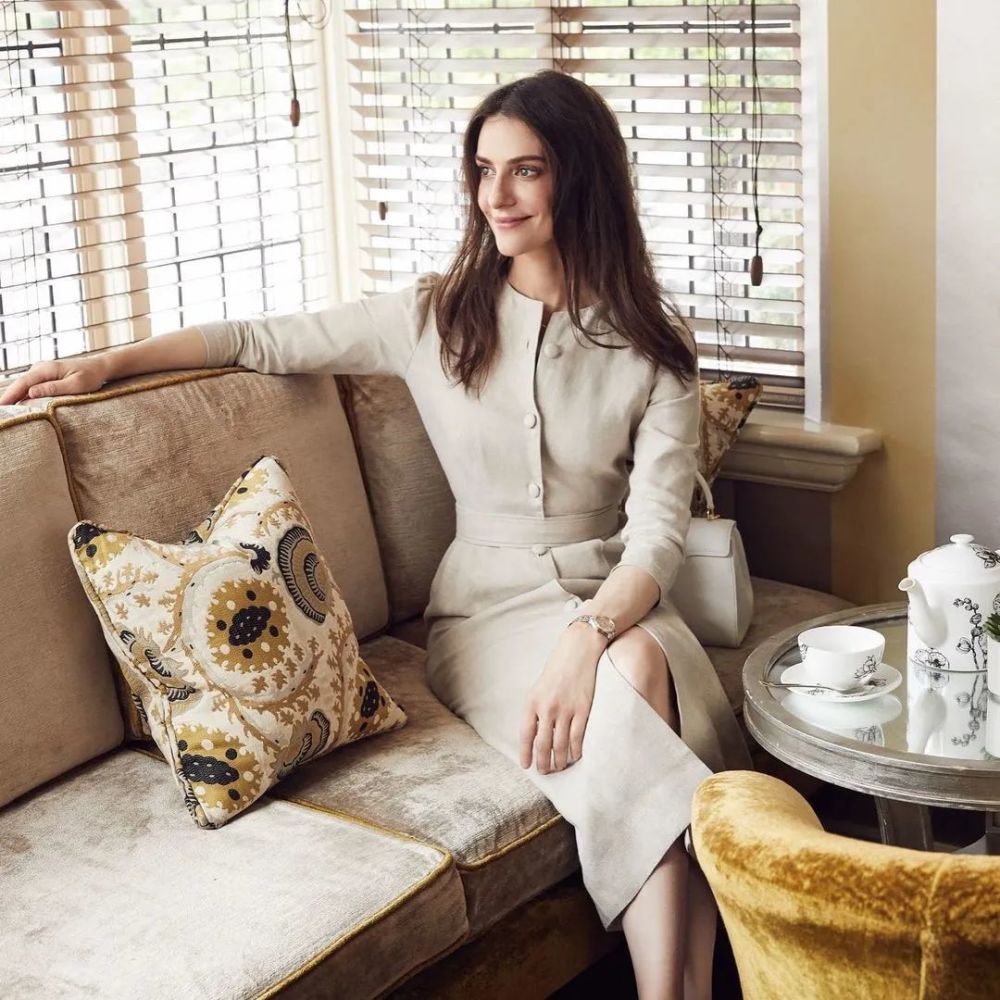 所以 ariana rockefeller和娱乐圈家族里那些孩子在消费观上有着本质