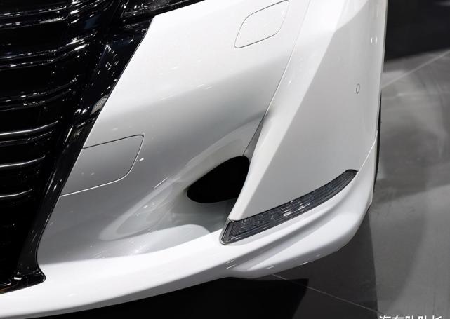 2021款丰田皇冠终于来了颜值比奔驰e级还运动22万还看啥雅阁