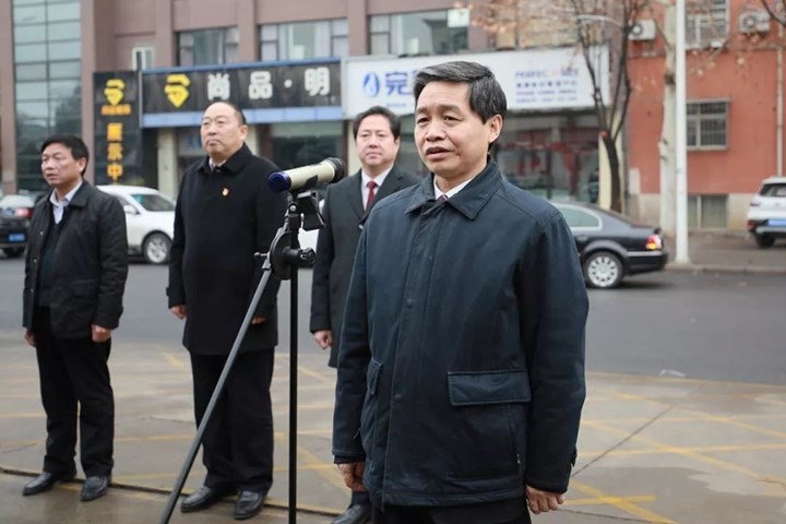 一记耳光—无奈与无法的表现,官场与剧场的角逐