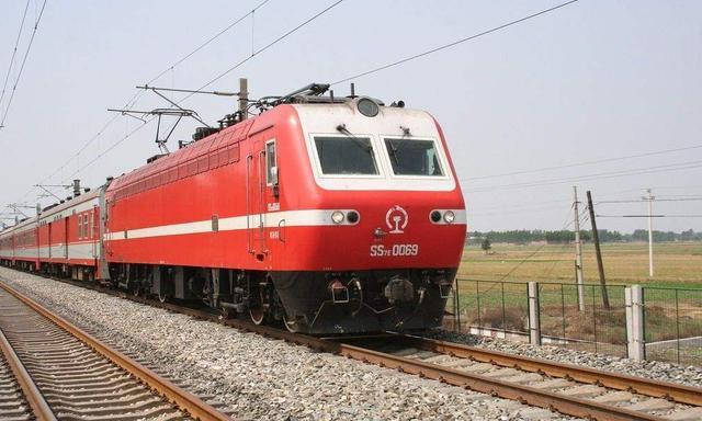 为何火车宁愿晚点也不能提前进站看完你就明白了