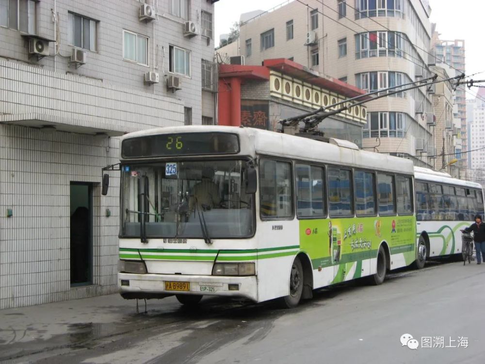 2007年 為配合地鐵施工,26路電車臨時改道,往虹橋路方向經華山路