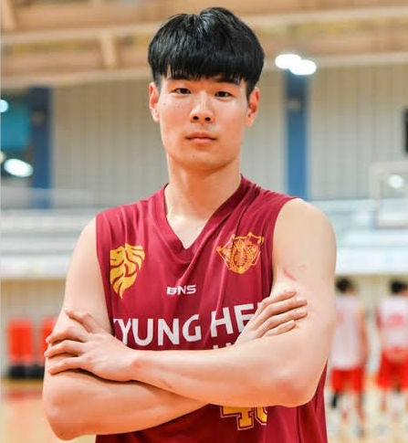 据知名篮球媒体人王健爆料,前上海青年队中锋李思成已