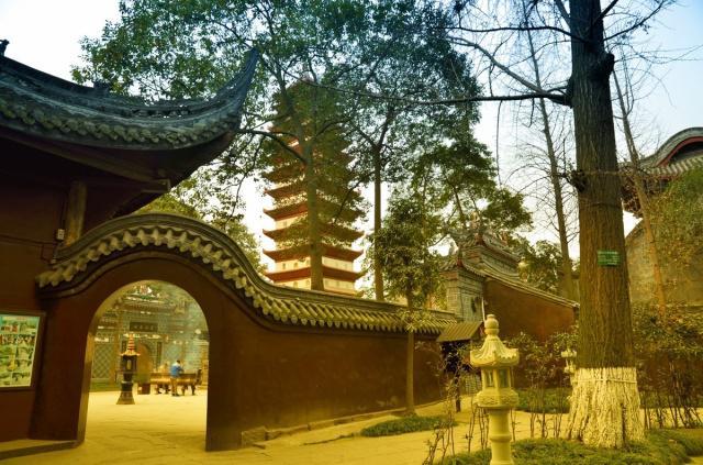 成都香火最旺的寺庙,是我国规模宏大的寺院之一,是四川著名禅寺