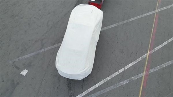 疑似新款特斯拉Model S白车身谍照曝光：预计3月份交付