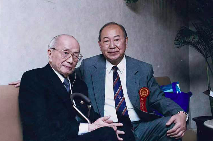 陈顺乐教授(右)与黄铭新教授