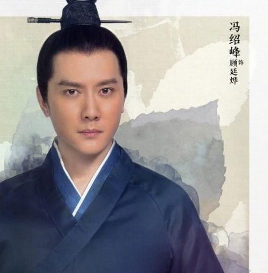 《兰陵王》则硬朗俊秀,算得上是冯绍峰古装颜值的巅峰期了.