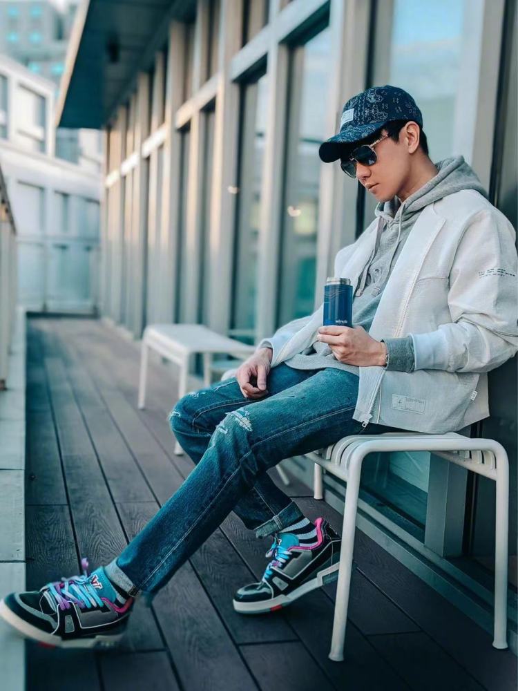 林俊杰这一身男生穿搭看着简单,其实挺高级的,很帅很阳光