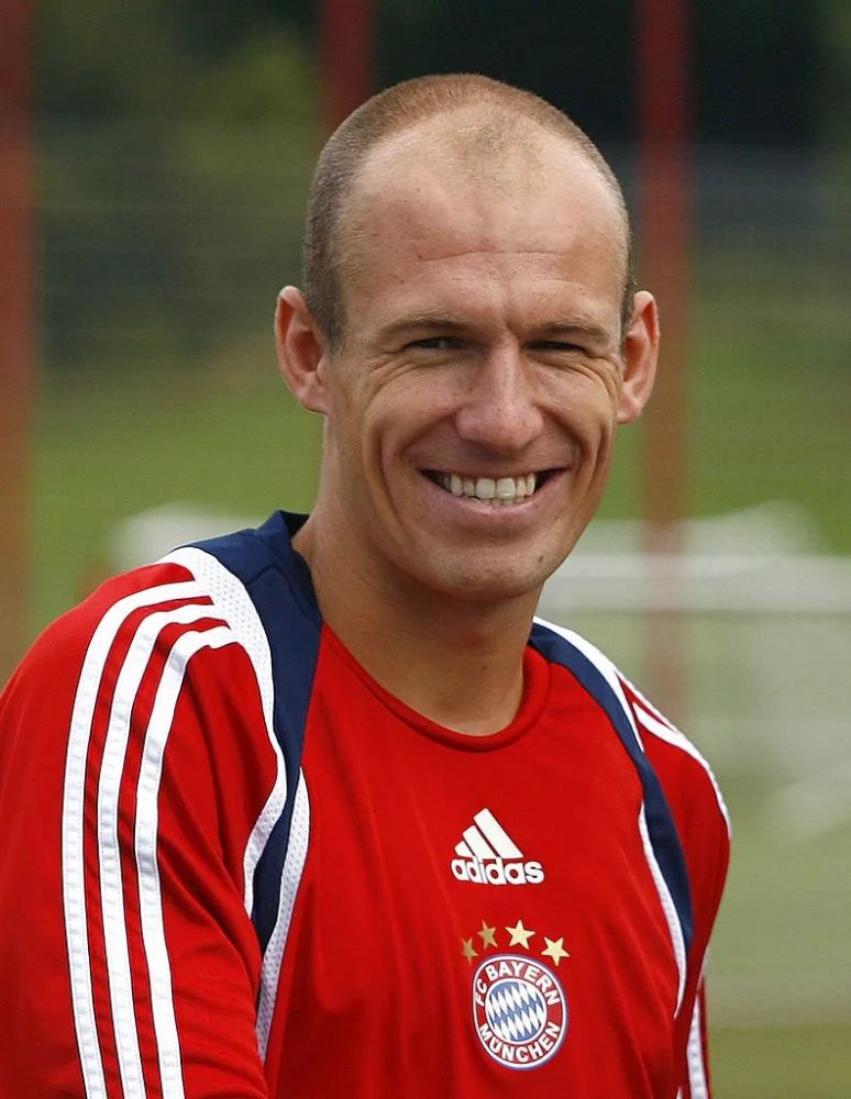 37岁,罗本少年时