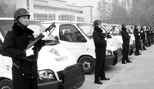 运钞车押运员手里的枪,是真的还是假的?威力到底有多大?