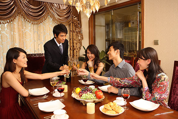 识人术这3种人邀请你参加饭局白请也别去不然吃亏的是自己