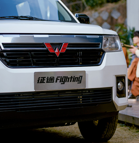 五菱征途官图发布,定位"青春型"皮卡,车身超5.1米,轴距为3160mm.