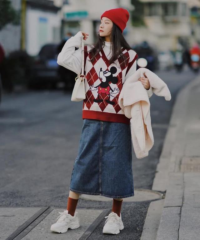 过新年必学的"氛围感"穿搭,喜庆又洋气,拜年,逛街都适合
