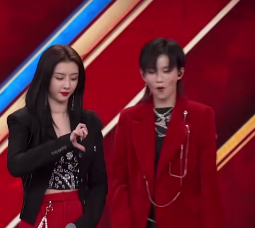 直通春晚爱豆身材到底有多绝看央视镜头下的the9就知道了