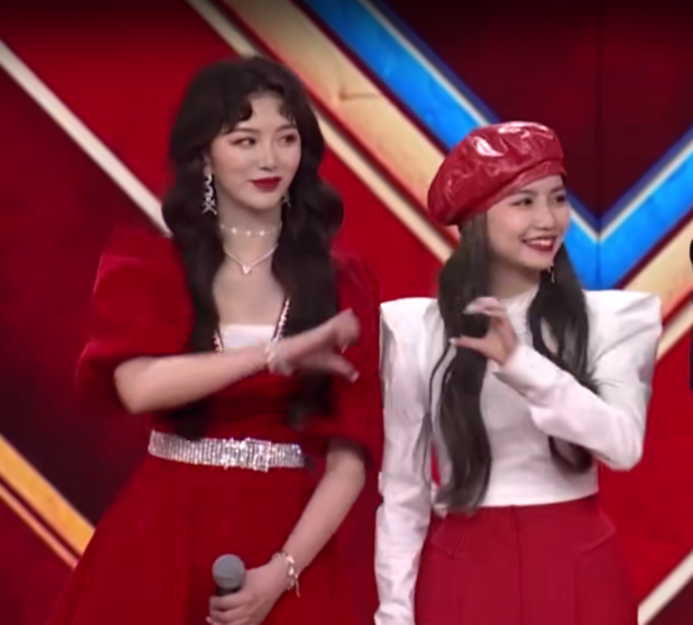 直通春晚爱豆身材到底有多绝看央视镜头下的the9就知道了