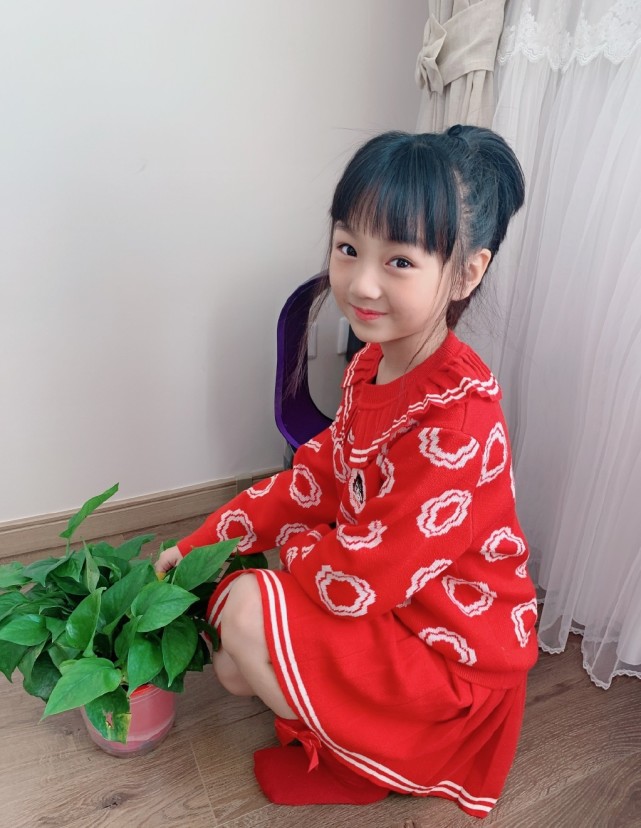 小山竹近照放假了好心情挡不住开心卖萌又美又可爱