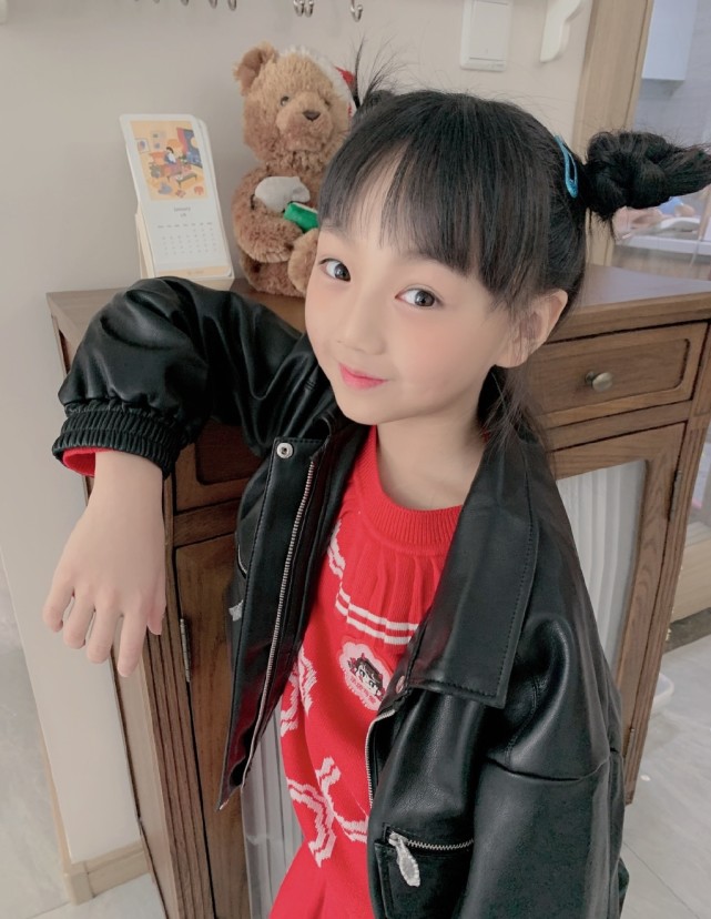 小山竹近照,放假了好心情挡不住,开心卖萌又美又可爱