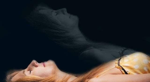 而这种非正常的心理状态会导致人体一系列的不同反应,而且恐惧是一种