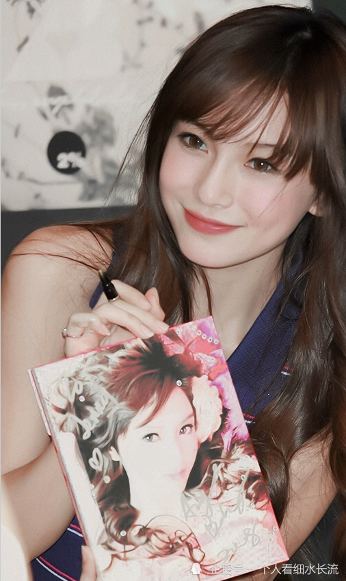 baby16岁旧照被曝光,笑容甜美一脸婴儿肥,整体效果让人惊艳