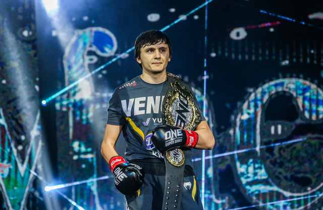 6秒ko播求大弟子后,这个泰国狠人又拿到金腰带