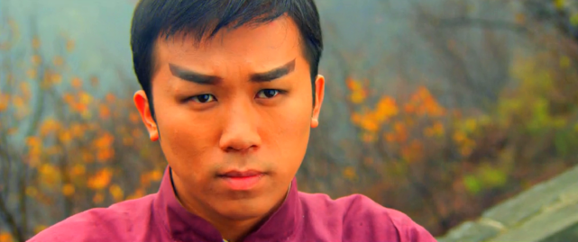 比如从人设上,卢小鱼是一个不被理解,遭受嘲笑的翻身咸鱼.