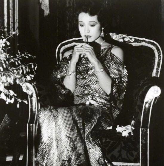 第一炉香葛薇龙堕落梁太太变态人性的异化来源于压迫