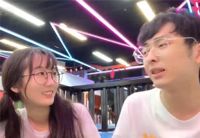 王者荣耀:主播大瓜出现,赖神感情破裂,瓜妹语出惊人:就他那点鸟钱养我