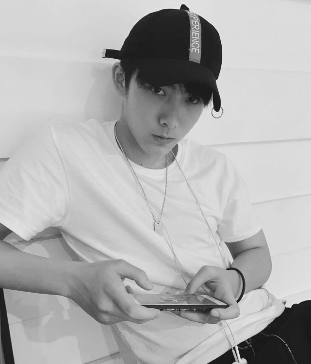 大王的男友吕鹏兴也是娱乐圈中人,曾参演电视剧以及