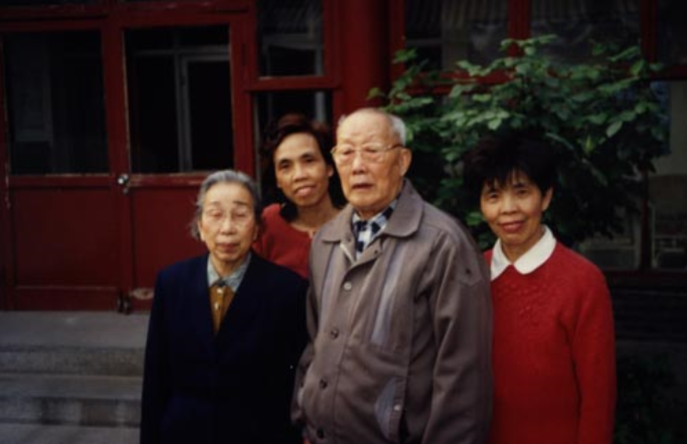 这位少将名叫李钟奇.