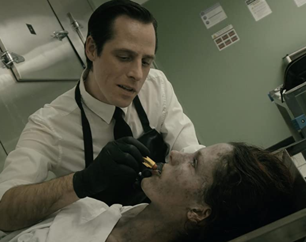 关于俊俏验尸官的恐怖故事