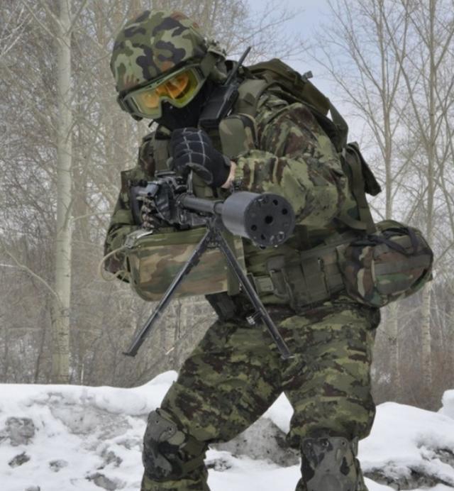 俄罗斯aek999barsuk通用机枪