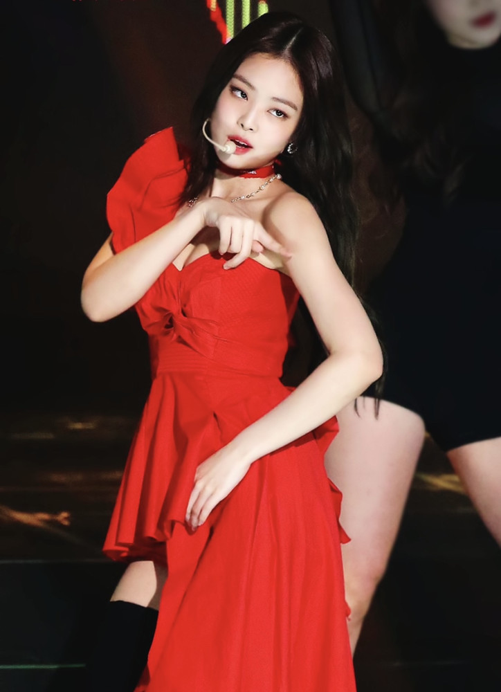 blackpink 金智妮jennie 红玫瑰永远的神!_腾讯新闻