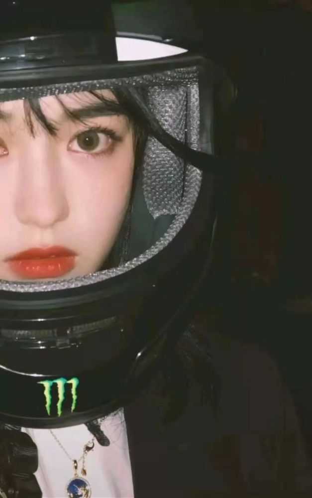 头盔女生头像就要做酷酷的女孩子啊