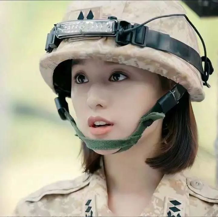 头盔女生头像就要做酷酷的女孩子啊