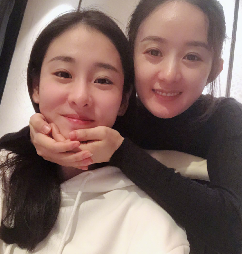 张碧晨孕旧照被传出颖宝串门关心谢娜也发声掩护太暖了