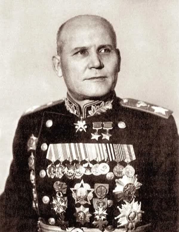 眼看107摩托化师挡不住霍特的前进,科涅夫索性派出由博尔金将军指挥的