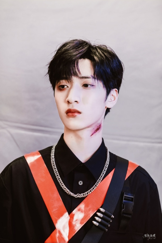 严浩翔壁纸路要朝前走人往未来看