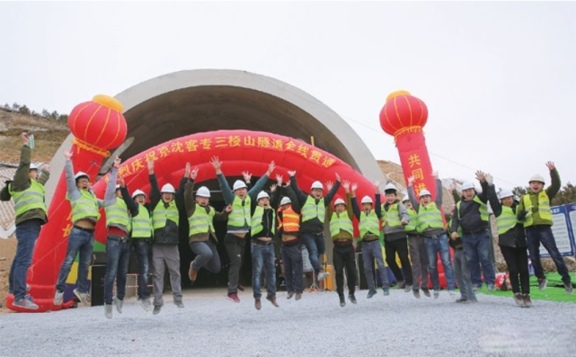 三棱山隧道位于辽宁省朝阳北票市和阜新阜蒙县境内,是京沈客专全线的