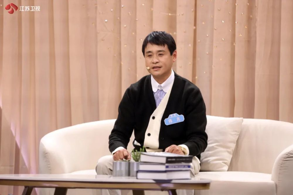 都说"腹有诗书气自华",这句话用来形容陈兆再合适不过.