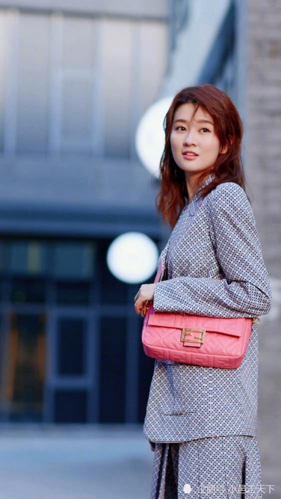 乔欣第3期时髦可爱街拍写真