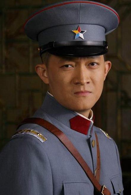 19岁与导演私奔,裸婚在地下室连生3胎,如今丈夫用7部剧将她捧红