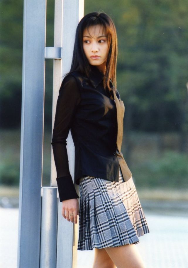 杨雪,北京电影学院表演系99级科班出身,多年来出演了《蝴蝶飞飞》