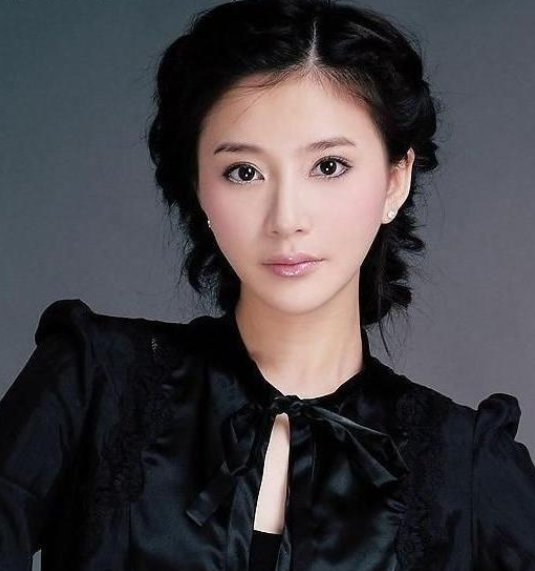 年收入6千万,上海名模,陈坚红为什么奉子成婚嫁大8岁王志文?