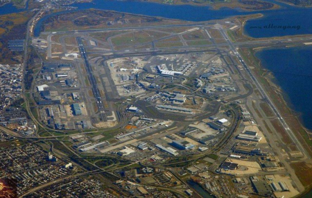 这就是位于沙特的法赫德国王国际机场,在1999年建成之后,这座机场就