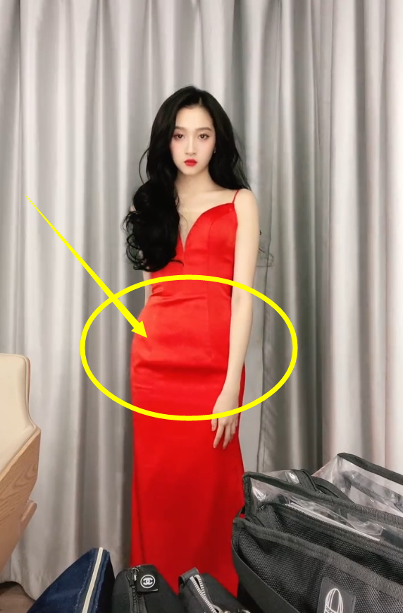 关晓彤穿无痕衣跳舞,全网却紧盯她"肚子",镜头拉近,鹿晗评论区炸了