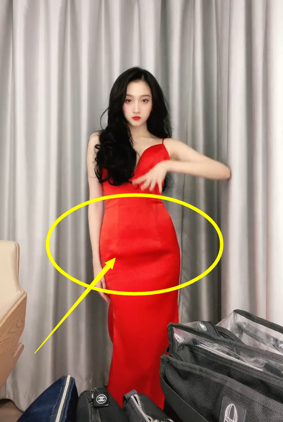 关晓彤穿无痕衣跳舞全网却紧盯她肚子镜头拉近鹿晗评论区炸了